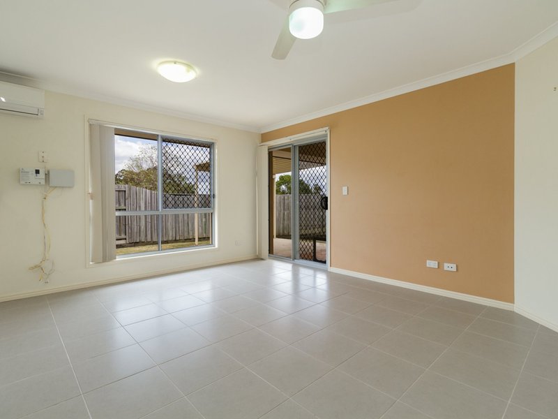 Photo - 39 Dart Place, Parkinson QLD 4115 - Image 5