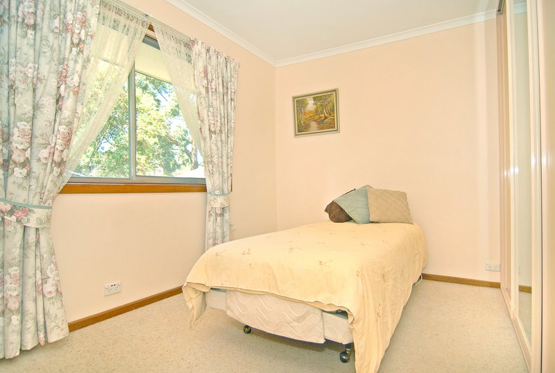 Photo - 39 De Sassenay Crescent, Modbury Heights SA 5092 - Image 9