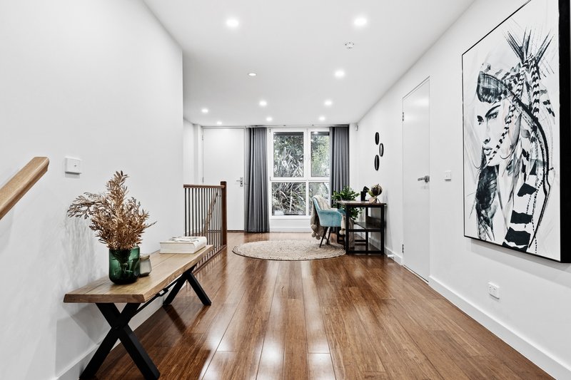 Photo - 39 Devereaux Street, Oak Park VIC 3046 - Image 2