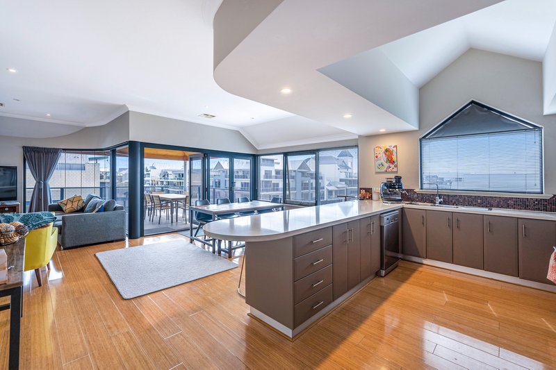 Photo - 3/9 Dorsodura Way, Mandurah WA 6210 - Image 3