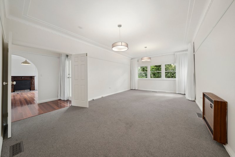 Photo - 39 East View Avenue, Leura NSW 2780 - Image 6