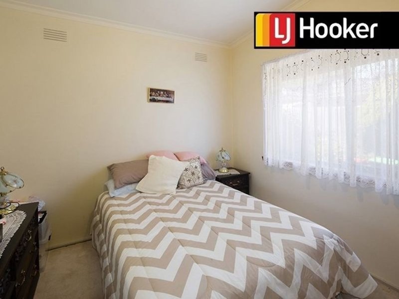 Photo - 39 Ellt Crescent, Noble Park VIC 3174 - Image 5