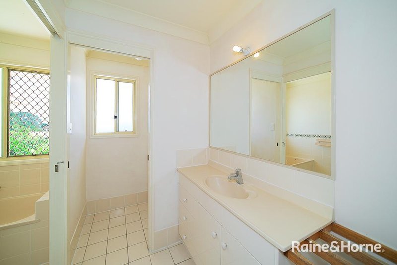 Photo - 39 Estoril Street, Robertson QLD 4109 - Image 10