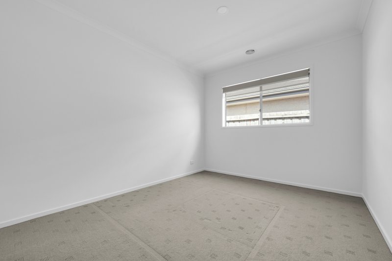 Photo - 39 Ethereal Way, Sandhurst VIC 3977 - Image 4