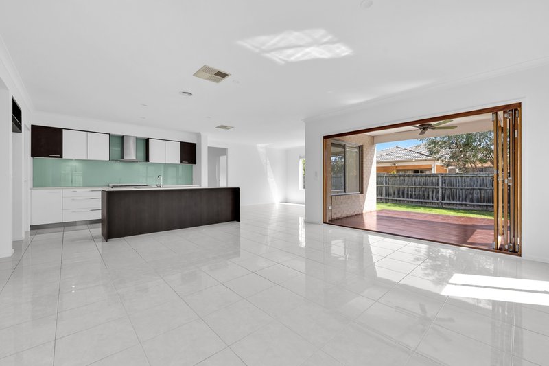 Photo - 39 Ethereal Way, Sandhurst VIC 3977 - Image 8