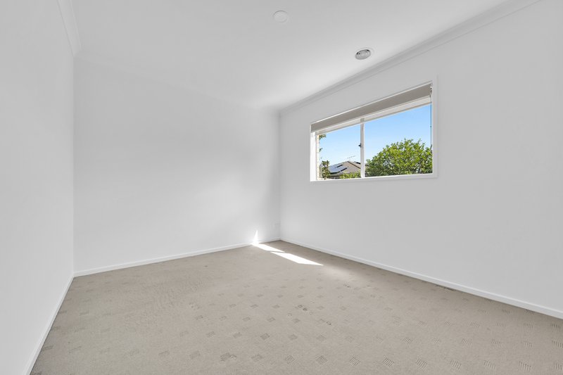 Photo - 39 Ethereal Way, Sandhurst VIC 3977 - Image 16