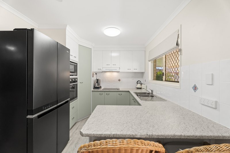 Photo - 39 Foreshore Drive, Urangan QLD 4655 - Image 4