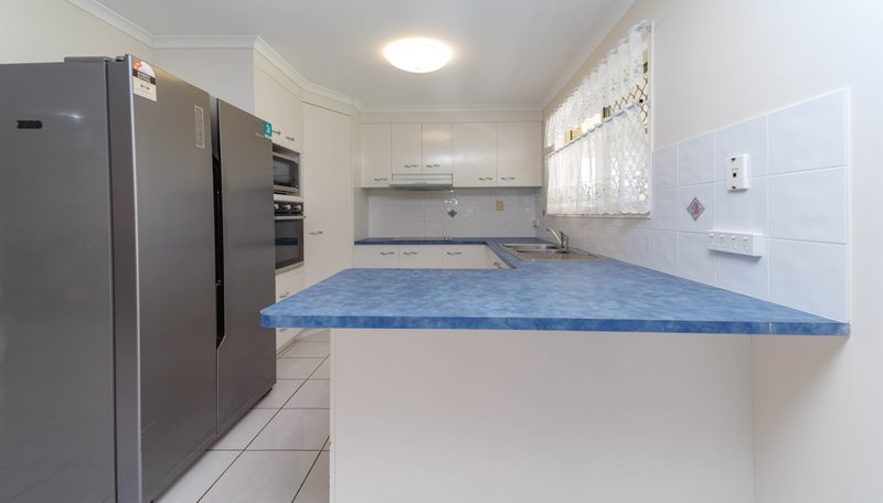 Photo - 39 Foreshore Drive, Urangan QLD 4655 - Image 3