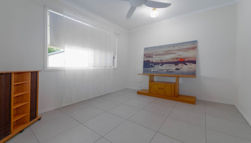 Photo - 39 Foreshore Drive, Urangan QLD 4655 - Image 8