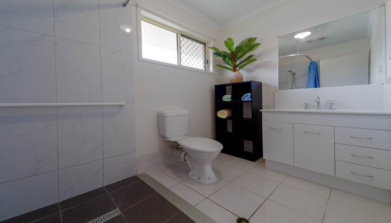 Photo - 39 Foreshore Drive, Urangan QLD 4655 - Image 9