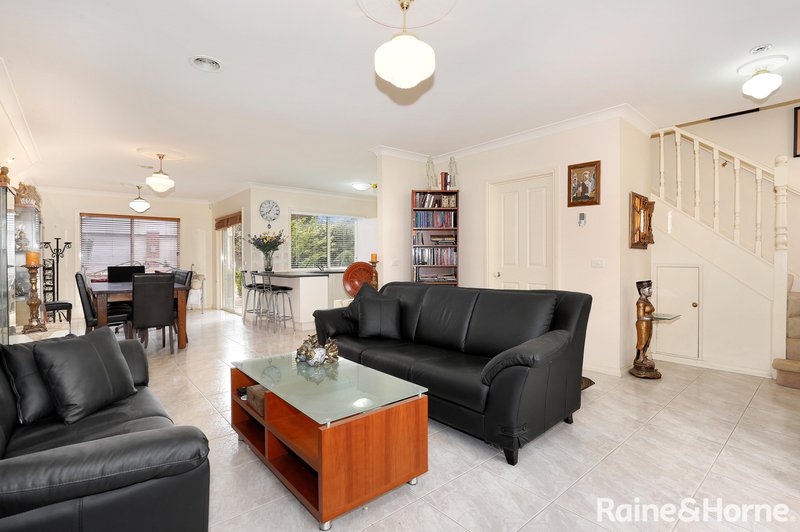 Photo - 39 Franklin Avenue, Roxburgh Park VIC 3064 - Image 3