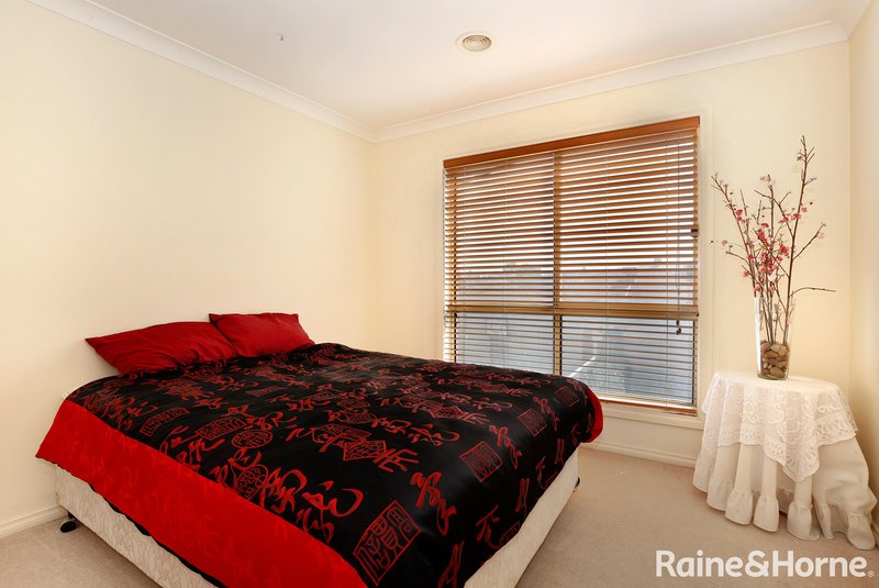 Photo - 39 Franklin Avenue, Roxburgh Park VIC 3064 - Image 7