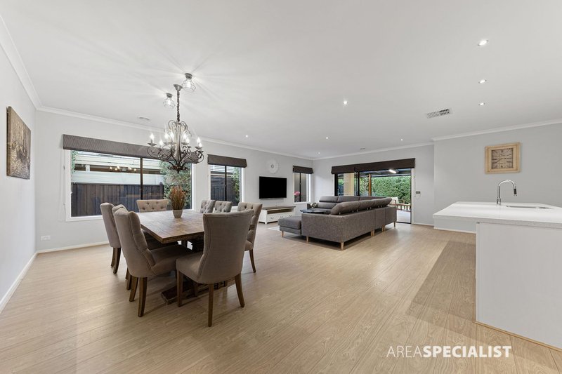 Photo - 39 Gallery Way, Pakenham VIC 3810 - Image 6