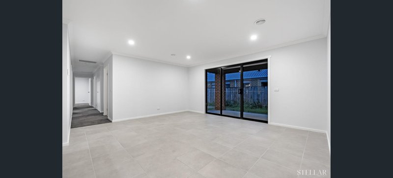 Photo - 39 Goldshine Crescent, Drouin VIC 3818 - Image 5