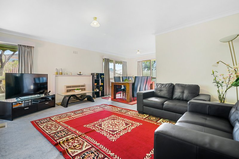 Photo - 39 Greenways Road, Glen Waverley VIC 3150 - Image 3