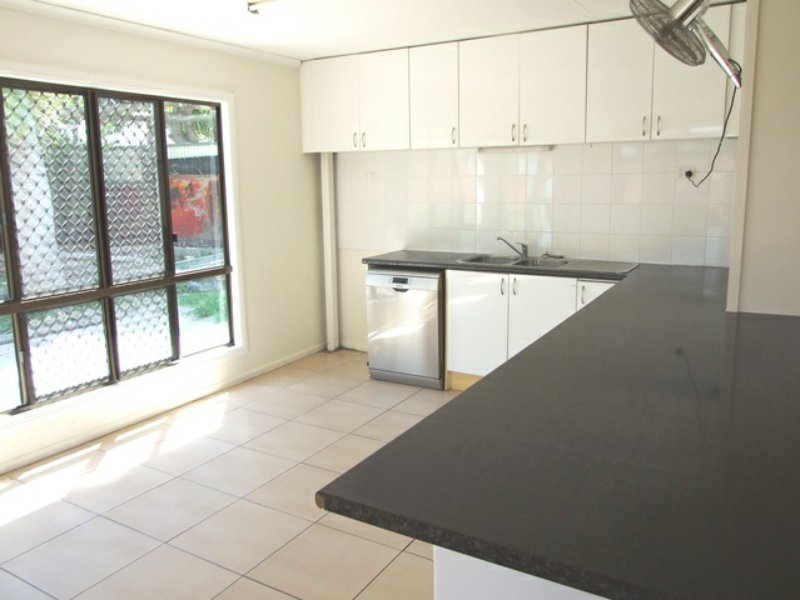 Photo - 39 Hampton Drive, Tannum Sands QLD 4680 - Image 10