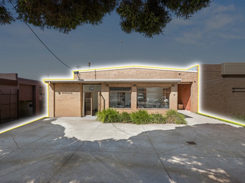 Photo - 39 Henderson Road, Clayton VIC 3168 - Image 1