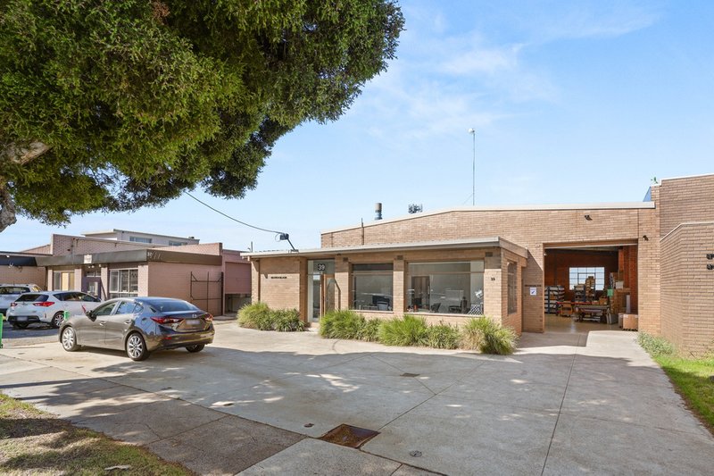 Photo - 39 Henderson Road, Clayton VIC 3168 - Image 2