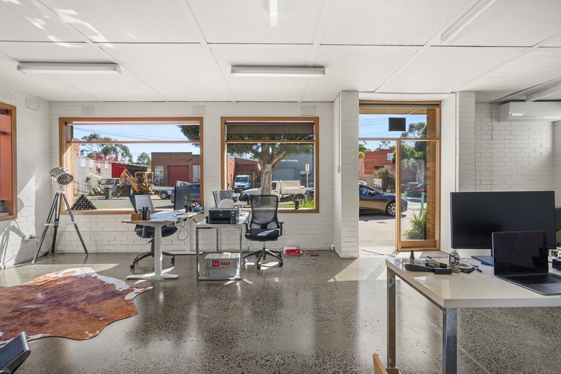 Photo - 39 Henderson Road, Clayton VIC 3168 - Image 3