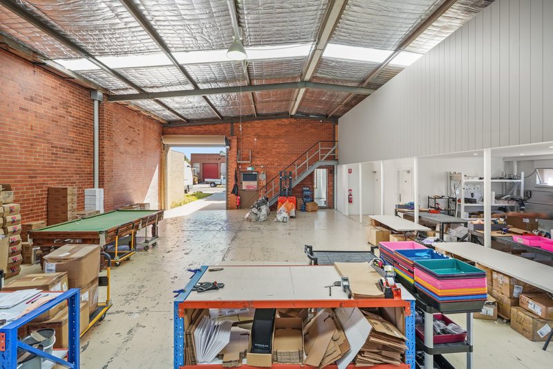 Photo - 39 Henderson Road, Clayton VIC 3168 - Image 6