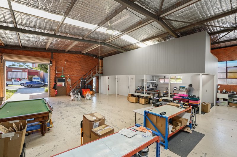 Photo - 39 Henderson Road, Clayton VIC 3168 - Image 8