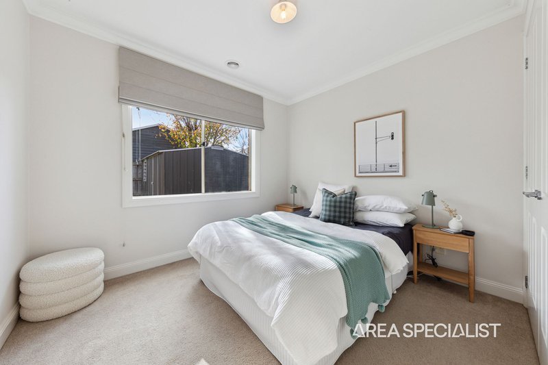 Photo - 39 Henry Lawson Drive, Pakenham VIC 3810 - Image 17