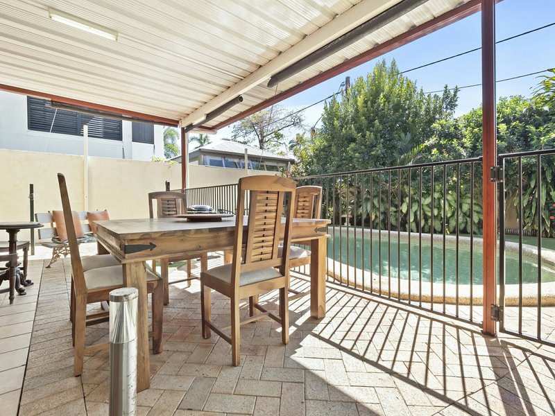 Photo - 3/9 Hibiscus Lane, Holloways Beach QLD 4878 - Image 17