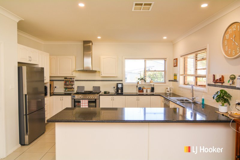 Photo - 39 Hillcrest Avenue, Lithgow NSW 2790 - Image 2