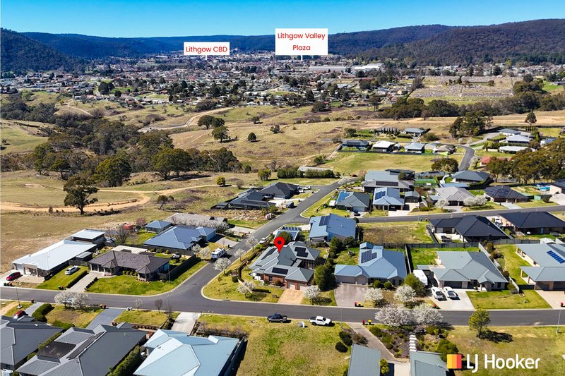 Photo - 39 Hillcrest Avenue, Lithgow NSW 2790 - Image 4