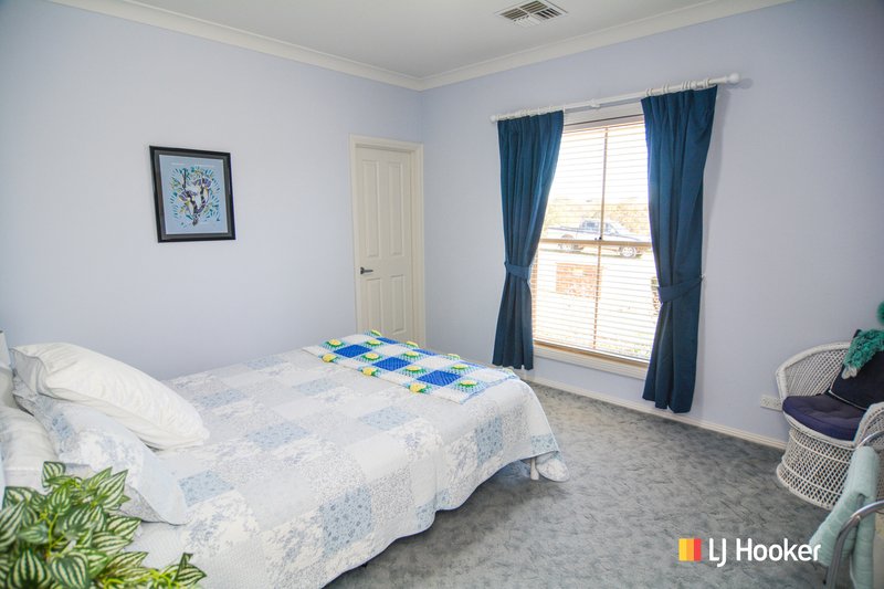Photo - 39 Hillcrest Avenue, Lithgow NSW 2790 - Image 13