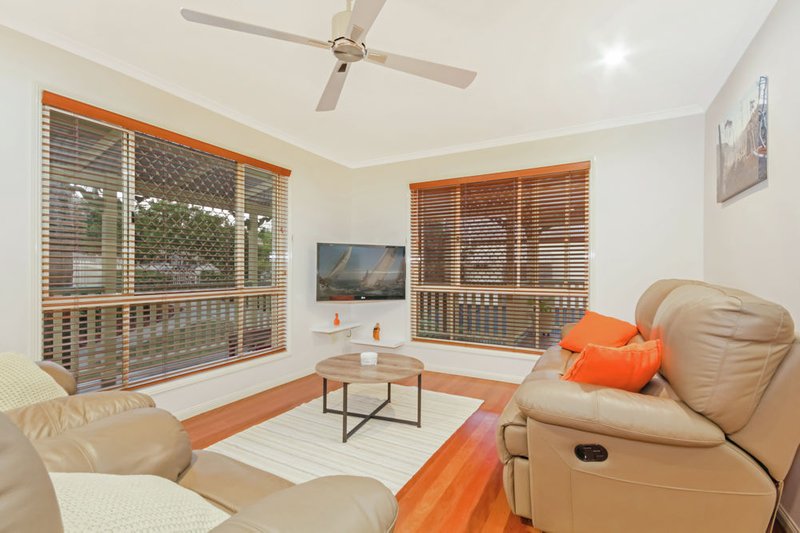 Photo - 39 Hillenvale Avenue, Arana Hills QLD 4054 - Image 3