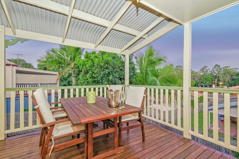 Photo - 39 Hillenvale Avenue, Arana Hills QLD 4054 - Image 4