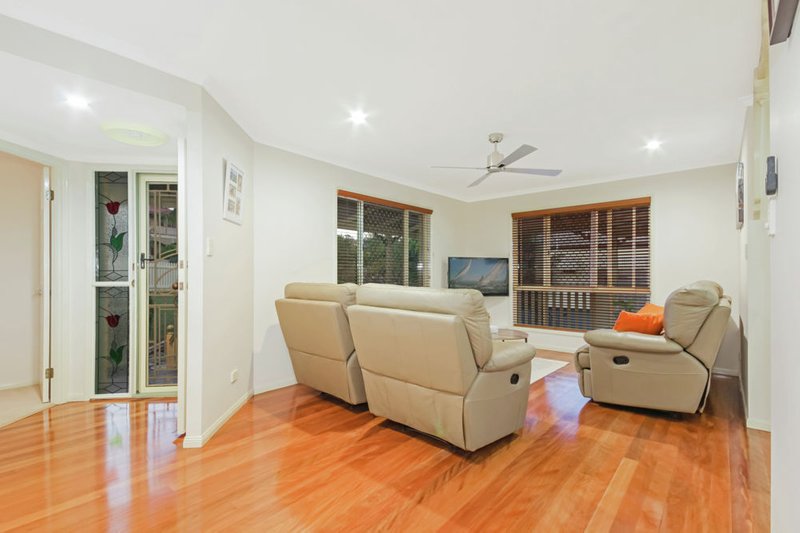 Photo - 39 Hillenvale Avenue, Arana Hills QLD 4054 - Image 5