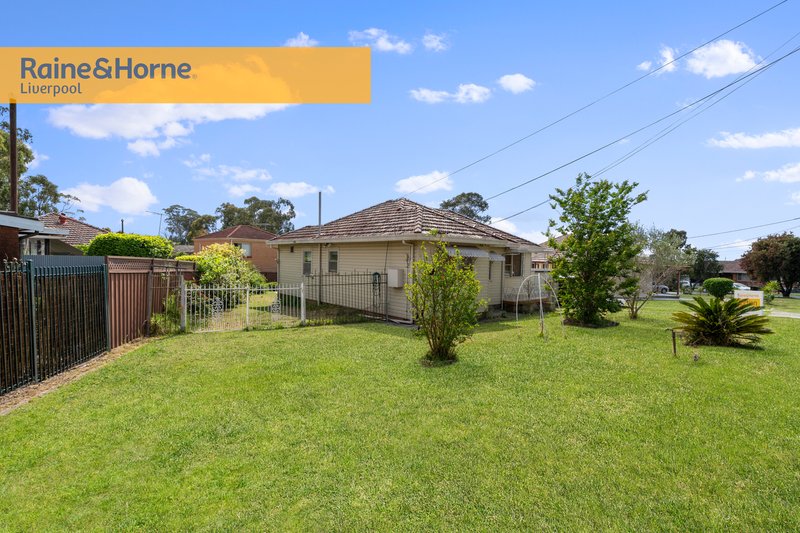 Photo - 39 Holland Crescent, Casula NSW 2170 - Image 3