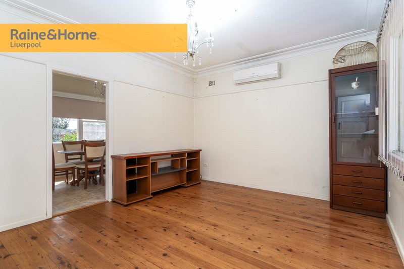 Photo - 39 Holland Crescent, Casula NSW 2170 - Image 4