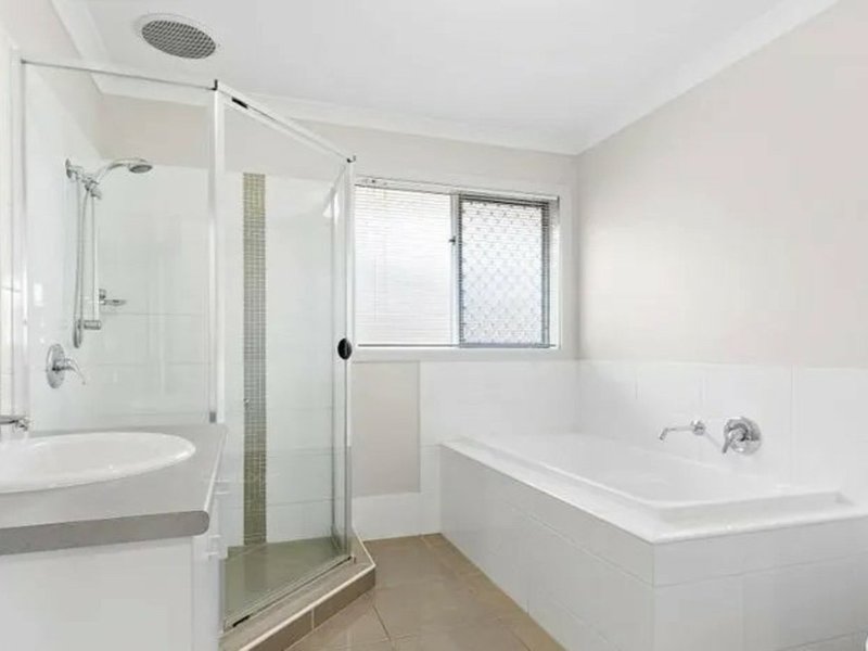 Photo - 39 Huntley Crescent, Redbank Plains QLD 4301 - Image 10