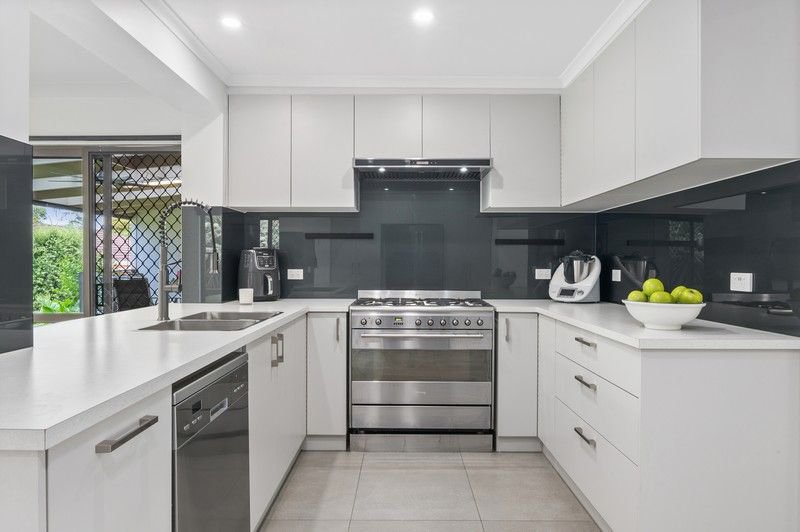 Photo - 39 Illawara Crescent, Bayswater North VIC 3153 - Image 2