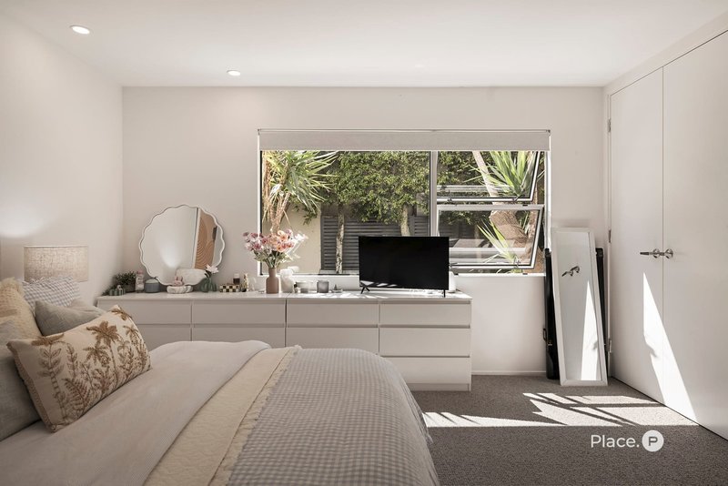 Photo - 39 Instow Street, Yeronga QLD 4104 - Image 23