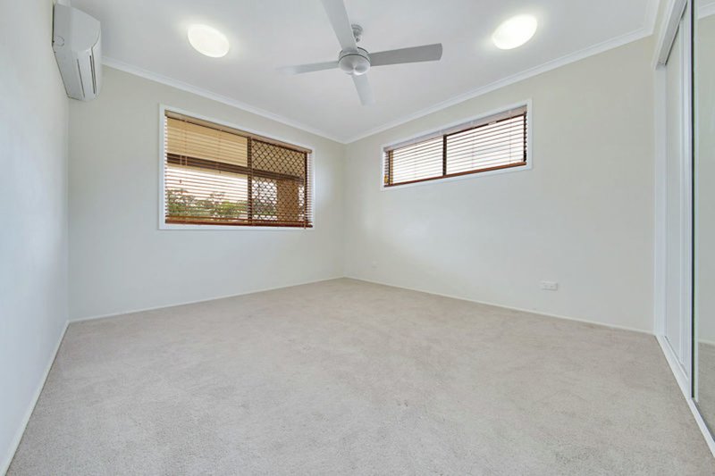 Photo - 39 J Hickey Avenue, Clinton QLD 4680 - Image 5