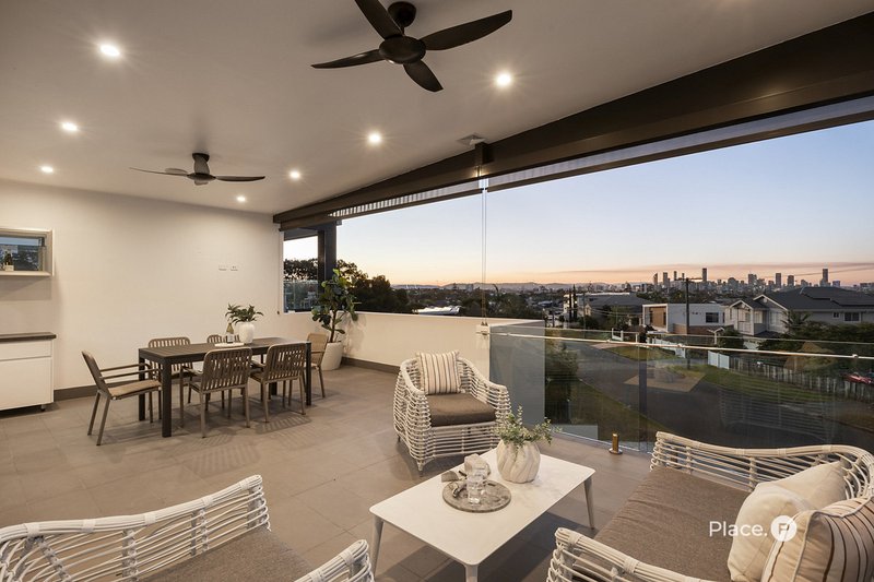 Photo - 39 Jerome Street, Coorparoo QLD 4151 - Image 2