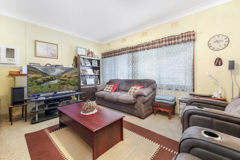 Photo - 39 Kawana Street, Bass Hill NSW 2197 - Image 3