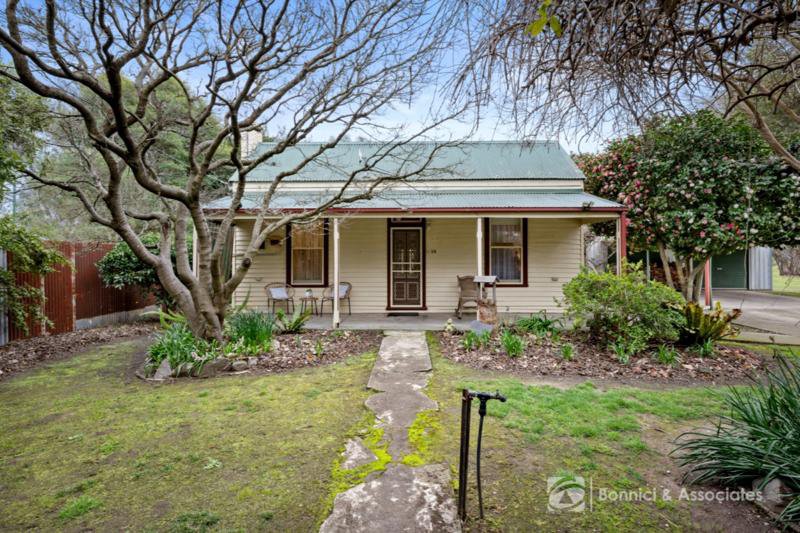 Photo - 39 Kiewa East Road, Kiewa VIC 3691 - Image 2