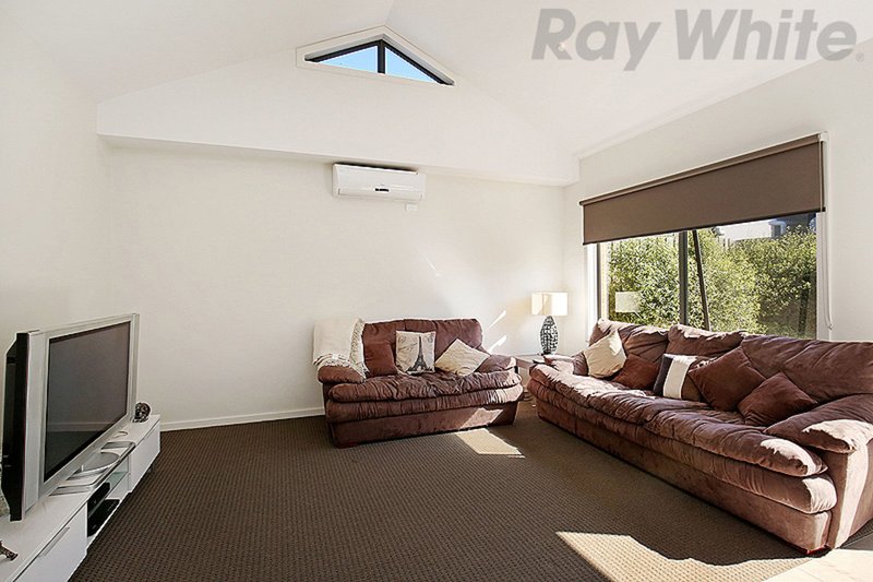 Photo - 39 King Parrot Way, Whittlesea VIC 3757 - Image 3