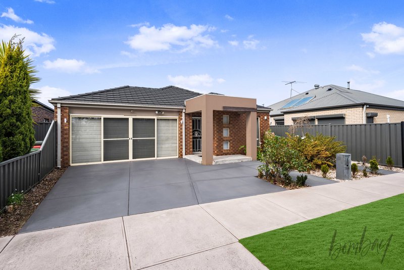 Photo - 39 Kinglake Crescent, Craigieburn VIC 3064 - Image 2