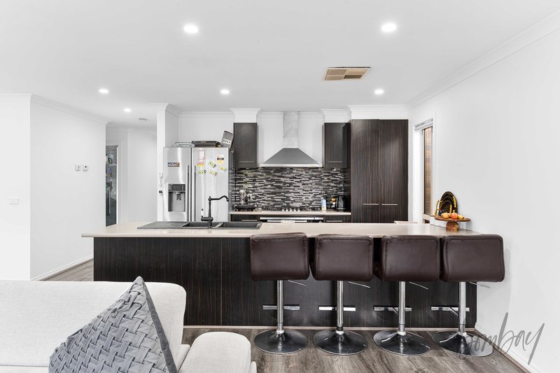 Photo - 39 Kinglake Crescent, Craigieburn VIC 3064 - Image 4
