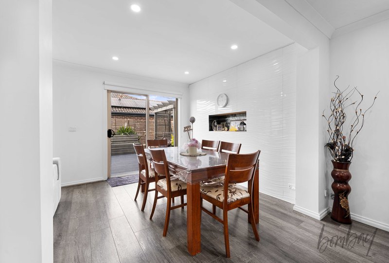 Photo - 39 Kinglake Crescent, Craigieburn VIC 3064 - Image 8