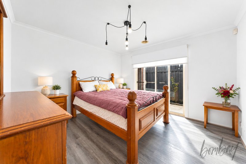 Photo - 39 Kinglake Crescent, Craigieburn VIC 3064 - Image 10