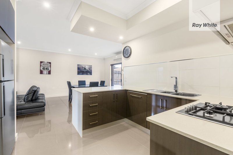 Photo - 3/9 Kumara Circuit, South Morang VIC 3752 - Image 2