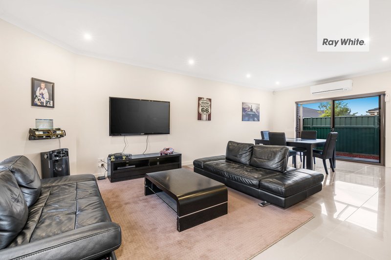 Photo - 3/9 Kumara Circuit, South Morang VIC 3752 - Image 3