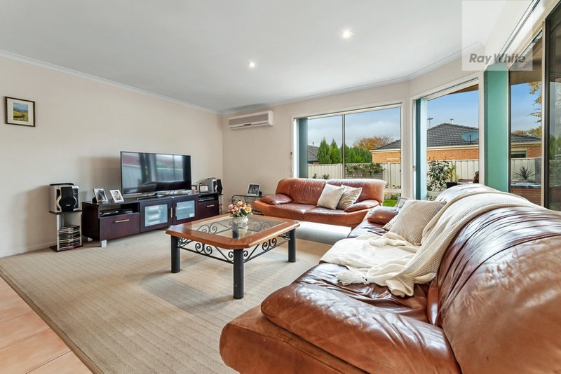 Photo - 39 Lakes Drive, Craigieburn VIC 3064 - Image 7